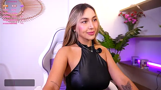 Snapshot of ashley2004_x chatting on 10-30-25, 12:12 ashley2004 x online show from 10-30-25, 12:12