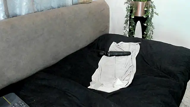  alaiasmile  online show from 01-19-25, 12:17