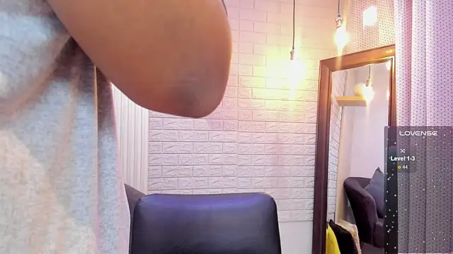  alaiasmile  online show from 02-03-25, 07:21