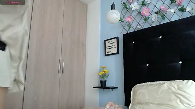 Snapshot of evatits_1 chatting on 03-24-26, 01:27 evatits 1 online show from 03-24-26, 01:27