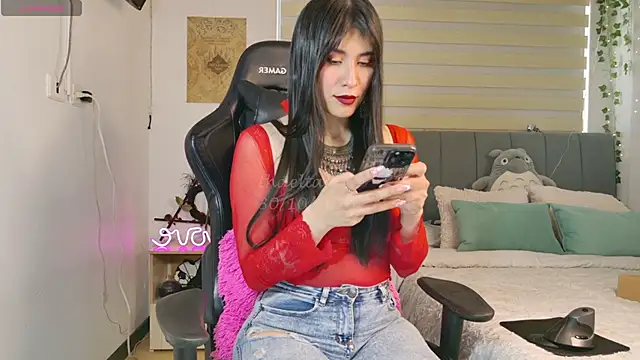 Snapshot of _thaeltaylor chatting on 10-30-25, 08:53 thaeltaylor online show from 10-30-25, 08:53