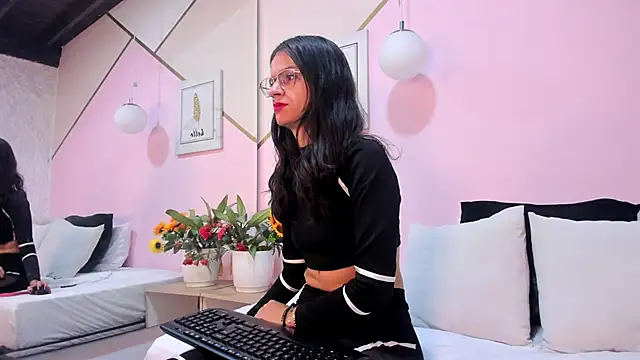 Snapshot of maye_wells chatting on 12-24-24, 12:55 maye wells online show from 12-24-24, 12:55