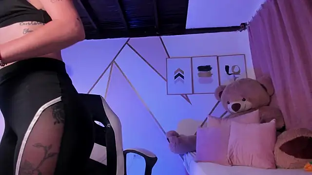 Snapshot of maye_wells chatting on 02-03-25, 11:58 maye wells online show from 02-03-25, 11:58