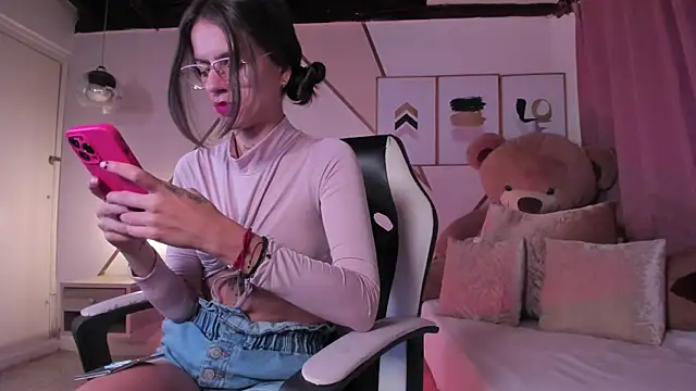 Snapshot of maye_wells chatting on 02-13-25, 05:54 maye wells online show from 02-13-25, 05:54