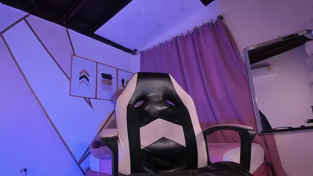 Snapshot of maye_wells chatting on 02-21-25, 05:31 maye wells online show from 02-21-25, 05:31