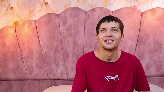 Snapshot of kendalltaylorr chatting on 10-26-25, 12:22 kendalltaylorr online show from 10-26-25, 12:22