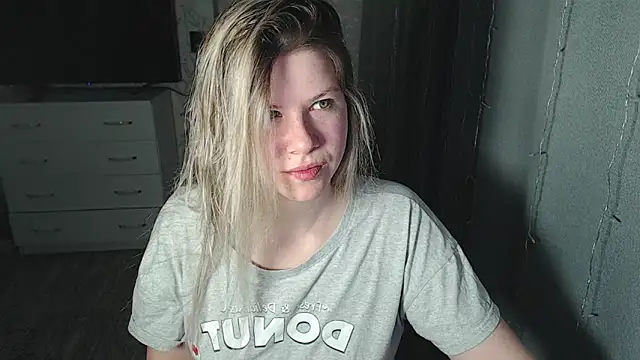 Snapshot of MelissaXKinky chatting on 02-08-25, 04:36 MelissaXKinky online show from 02-08-25, 04:36