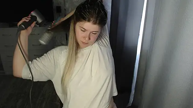 Snapshot of MelissaXKinky chatting on 03-18-25, 09:42 MelissaXKinky online show from 03-18-25, 09:42