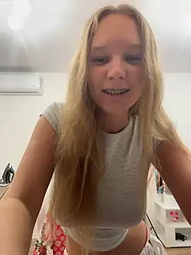 Snapshot of Ketitull chatting on 12-14-25, 05:18 Ketitull online show from 12-14-25, 05:18