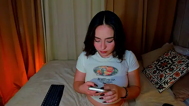 Snapshot of SofiMeza chatting on 02-21-25, 03:10 SofiMeza online show from 02-21-25, 03:10