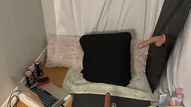 IvyWylde online show from 10-26-25, 08:26