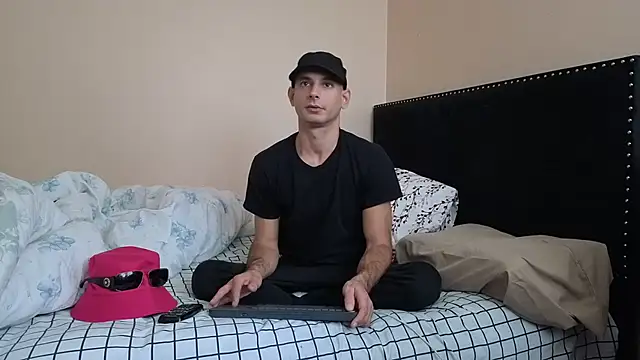 Snapshot of hailzeffn chatting on 10-18-25, 03:35 hailzeffn online show from 10-18-25, 03:35