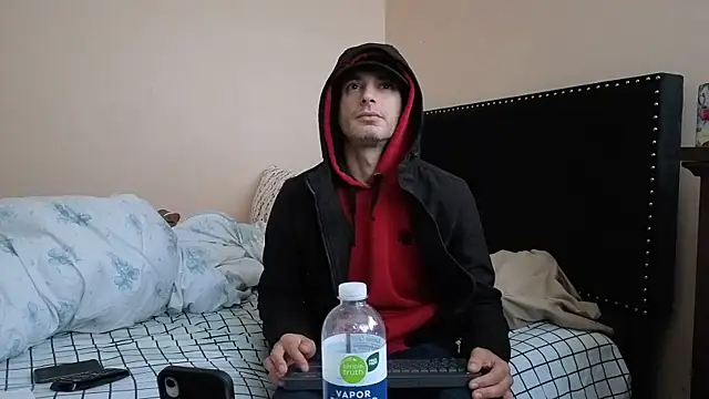 Snapshot of hailzeffn chatting on 10-21-25, 07:03 hailzeffn online show from 10-21-25, 07:03