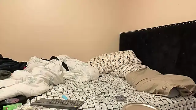 Snapshot of hailzeffn chatting on 10-23-25, 07:18 hailzeffn online show from 10-23-25, 07:18