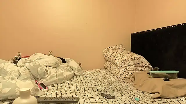 Snapshot of hailzeffn chatting on 10-24-25, 07:27 hailzeffn online show from 10-24-25, 07:27