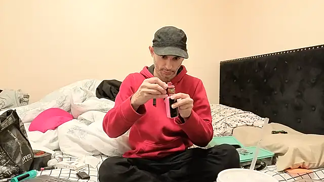 Snapshot of hailzeffn chatting on 10-27-25, 12:36 hailzeffn online show from 10-27-25, 12:36