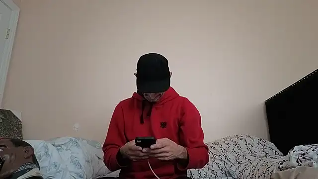 Snapshot of hailzeffn chatting on 10-31-25, 01:23 hailzeffn online show from 10-31-25, 01:23