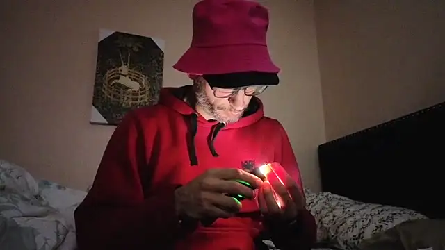 Snapshot of hailzeffn chatting on 11-04-25, 12:43 hailzeffn online show from 11-04-25, 12:43