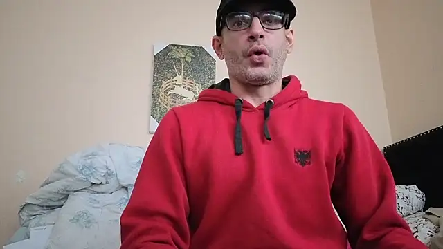 Snapshot of hailzeffn chatting on 11-15-25, 04:36 hailzeffn online show from 11-15-25, 04:36