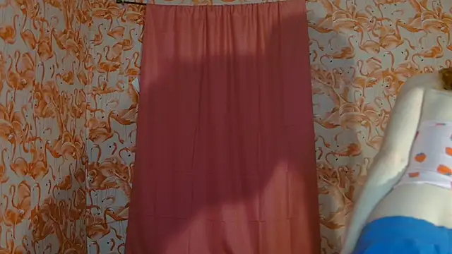 Snapshot of strawberrysmoothie chatting on 01-31-25, 01:11 strawberrysmoothie online show from 01-31-25, 01:11