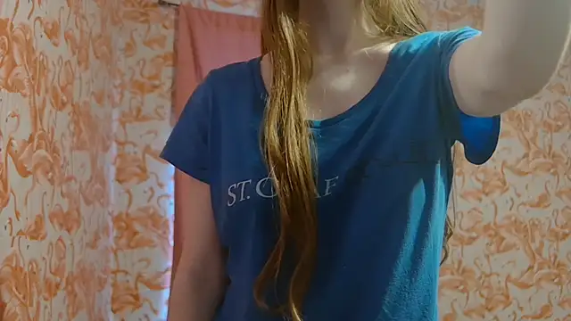 Snapshot of strawberrysmoothie chatting on 12-22-25, 08:06 strawberrysmoothie online show from 12-22-25, 08:06