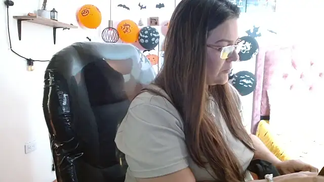 MsJossie online show from 10-23-25, 03:28