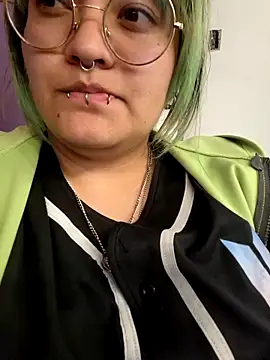 lucky-leah online show from 09-19-25, 03:52