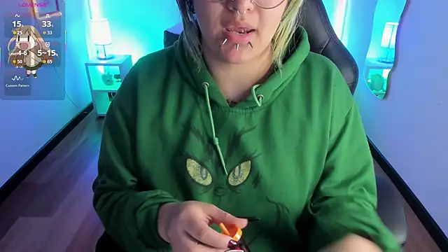 lucky-leah online show from 10-22-25, 04:02