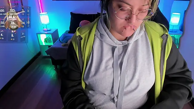 lucky-leah online show from 10-30-25, 03:41