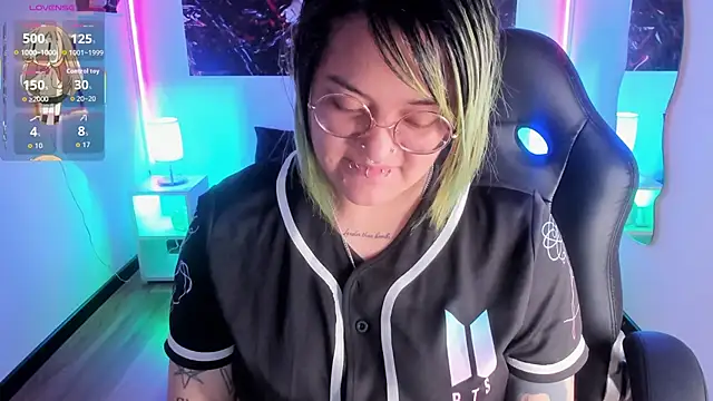 lucky-leah online show from 12-19-25, 03:35