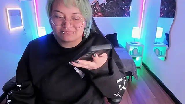 lucky-leah online show from 01-17-26, 03:33