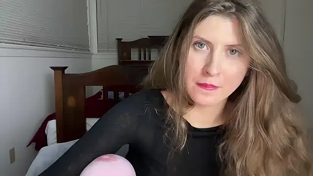 Snapshot of YUMIandbigWOLF chatting on 12-14-25, 06:30 YUMIandbigWOLF online show from 12-14-25, 06:30