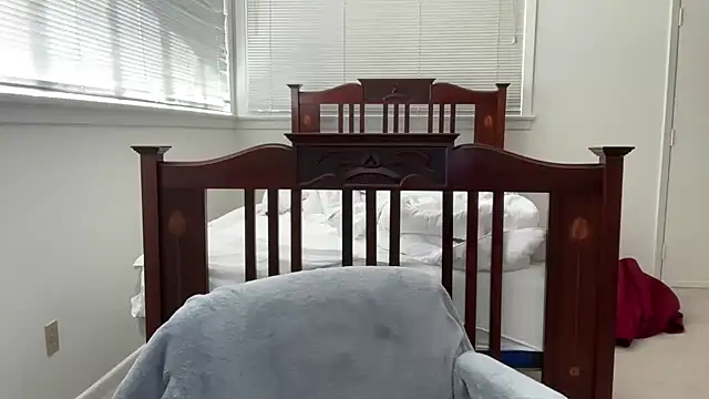 Snapshot of YUMIandbigWOLF chatting on 02-23-26, 07:22 YUMIandbigWOLF online show from 02-23-26, 07:22