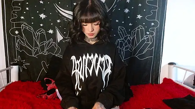 Isabella  dark online show from 10-15-25, 12:11