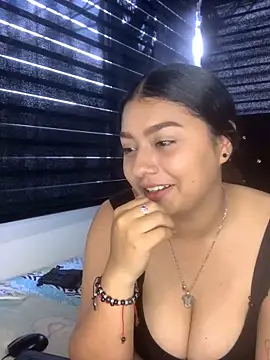 Snapshot of Kittyy_Hott_ chatting on 01-09-25, 08:11 Kittyy Hott online show from 01-09-25, 08:11