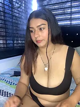 Snapshot of Kittyy_Hott_ chatting on 02-07-25, 05:40 Kittyy Hott online show from 02-07-25, 05:40