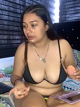 Snapshot of Kittyy_Hott_ chatting on 02-21-25, 02:59 Kittyy Hott online show from 02-21-25, 02:59