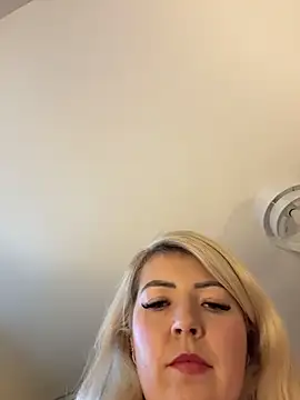 Snapshot of xxcurvyjessiexx chatting on 11-15-25, 02:35 xxcurvyjessiexx online show from 11-15-25, 02:35