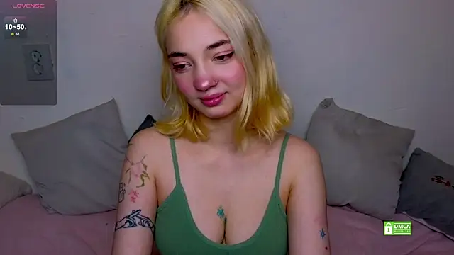 Snapshot of sandra_belll chatting on 09-29-25, 03:39 sandra belll online show from 09-29-25, 03:39