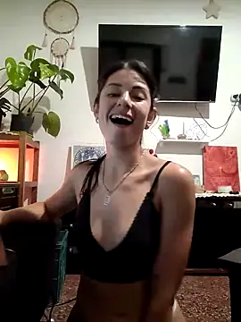 Snapshot of latinkiera chatting on 02-13-25, 10:43 latinkiera online show from 02-13-25, 10:43