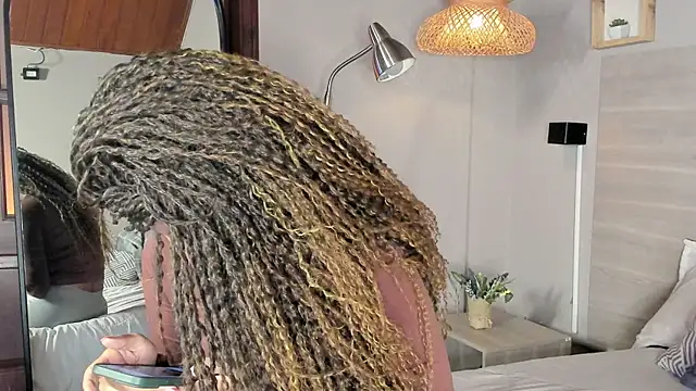 nayah   online show from 03-31-26, 08:09