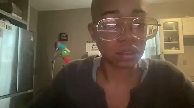 Snapshot of MommyConfident chatting on 12-01-24, 08:20 MommyConfident online show from 12-01-24, 08:20