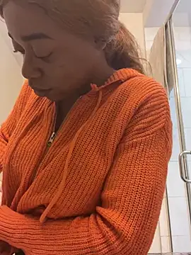 Snapshot of MommyConfident chatting on 12-13-24, 04:33 MommyConfident online show from 12-13-24, 04:33