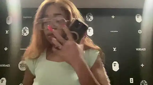 Snapshot of MommyConfident chatting on 12-22-24, 02:17 MommyConfident online show from 12-22-24, 02:17