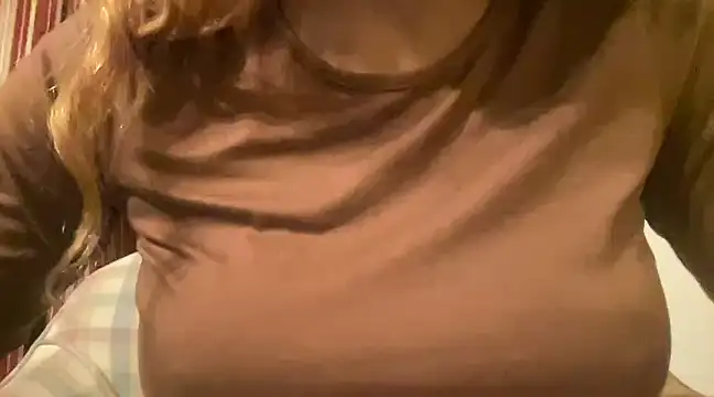 Snapshot of MommyConfident chatting on 01-23-25, 12:57 MommyConfident online show from 01-23-25, 12:57