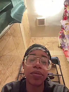 Snapshot of MommyConfident chatting on 01-27-25, 10:49 MommyConfident online show from 01-27-25, 10:49