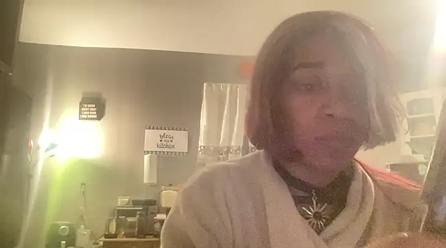 Snapshot of MommyConfident chatting on 02-03-25, 04:14 MommyConfident online show from 02-03-25, 04:14