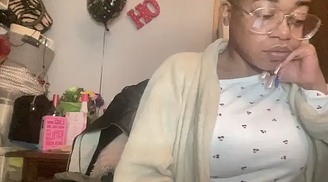 Snapshot of MommyConfident chatting on 02-17-25, 07:26 MommyConfident online show from 02-17-25, 07:26