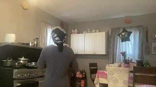 Snapshot of MommyConfident chatting on 02-21-25, 09:11 MommyConfident online show from 02-21-25, 09:11