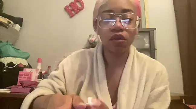 Snapshot of MommyConfident chatting on 03-02-25, 08:40 MommyConfident online show from 03-02-25, 08:40